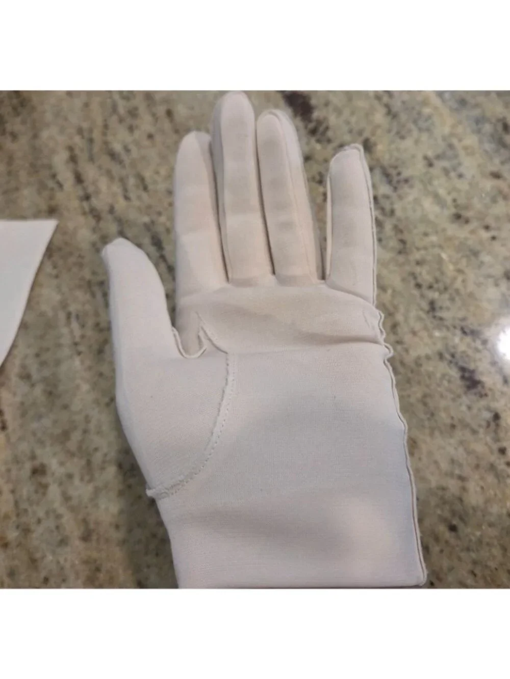 Vintage Womens One Size Fits All Beige Nylon Stretch Formal Short Gloves Knotch